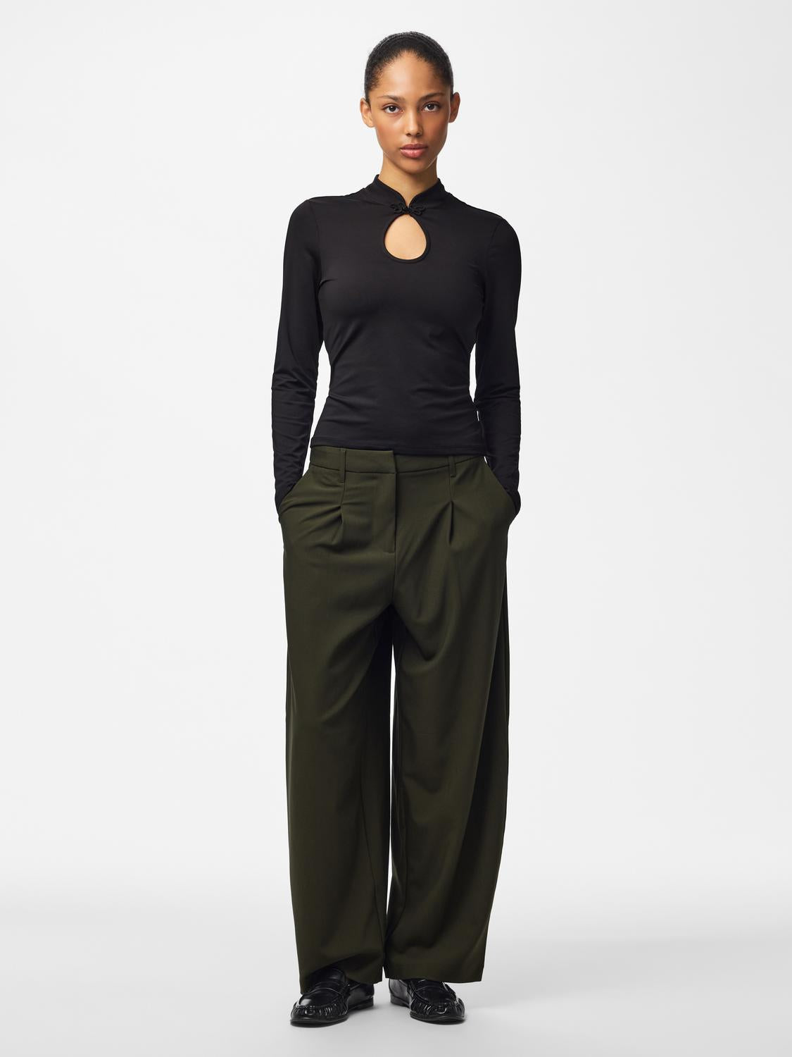 model_shot-front_full